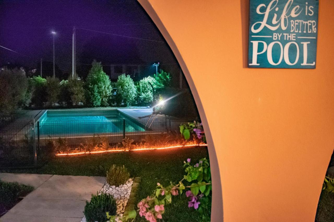 Apartment Charme And Relax With Garden And Swimming Pool Desenzano del Garda Exterior foto